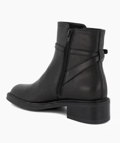 Store Praising - Black Boots